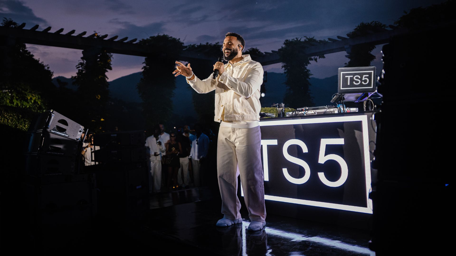 Craig David accende la notte al Club on The Lake