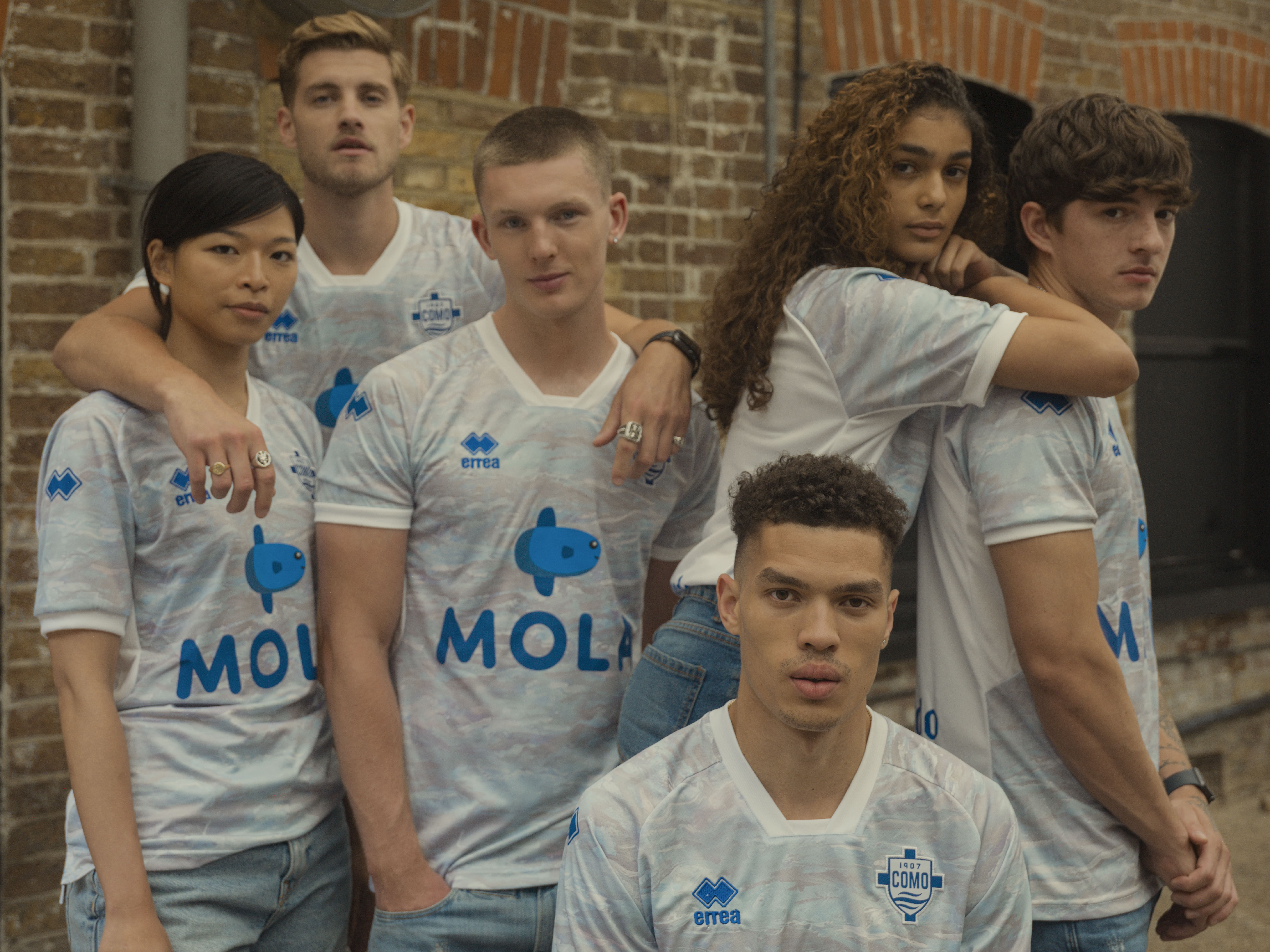 Il Como presenta il nuovo kit da trasferta - Como 1907