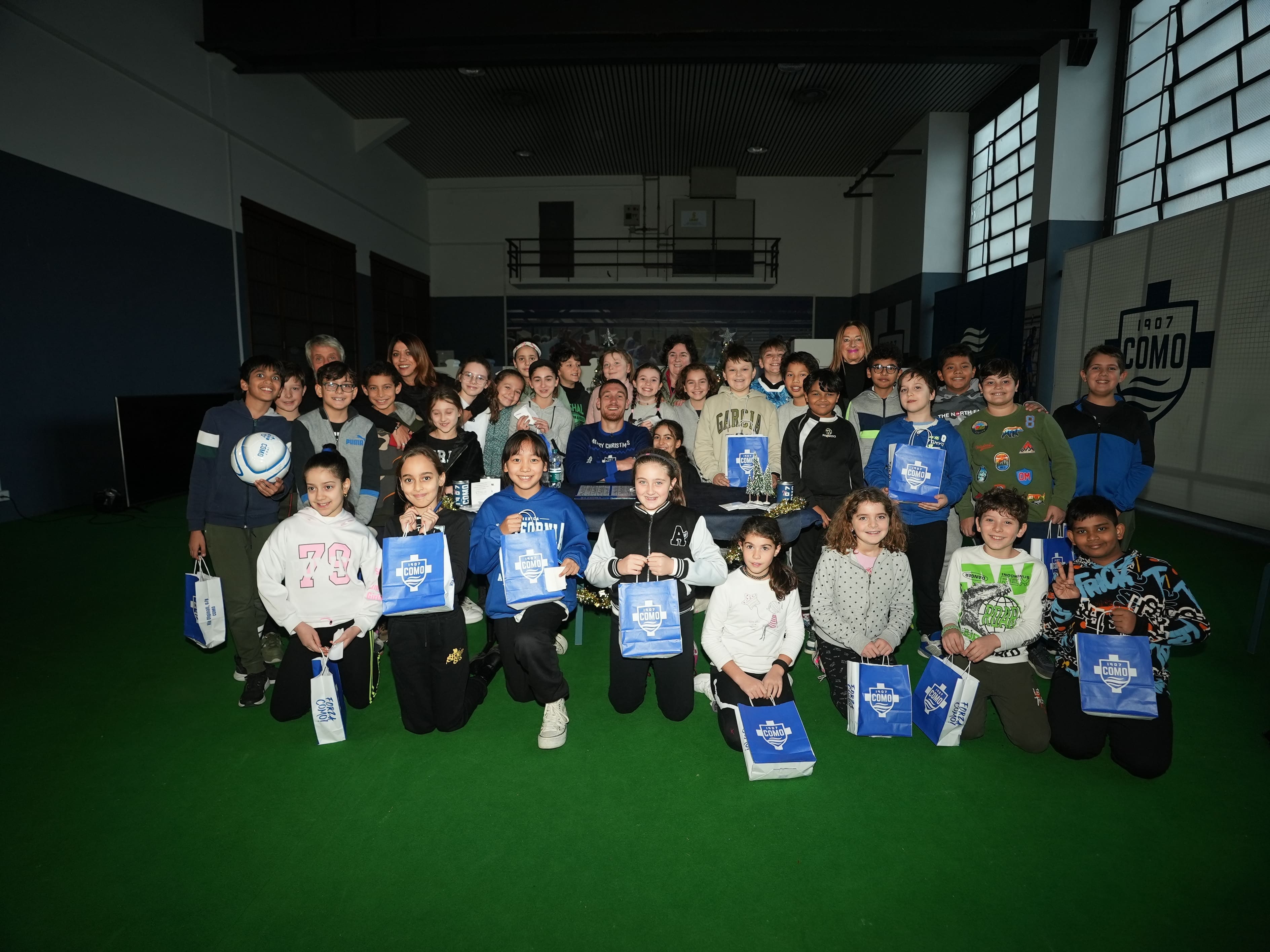 Lo spirito natalizio nelle scuole con il classico gioco della tombola! - Como 1907