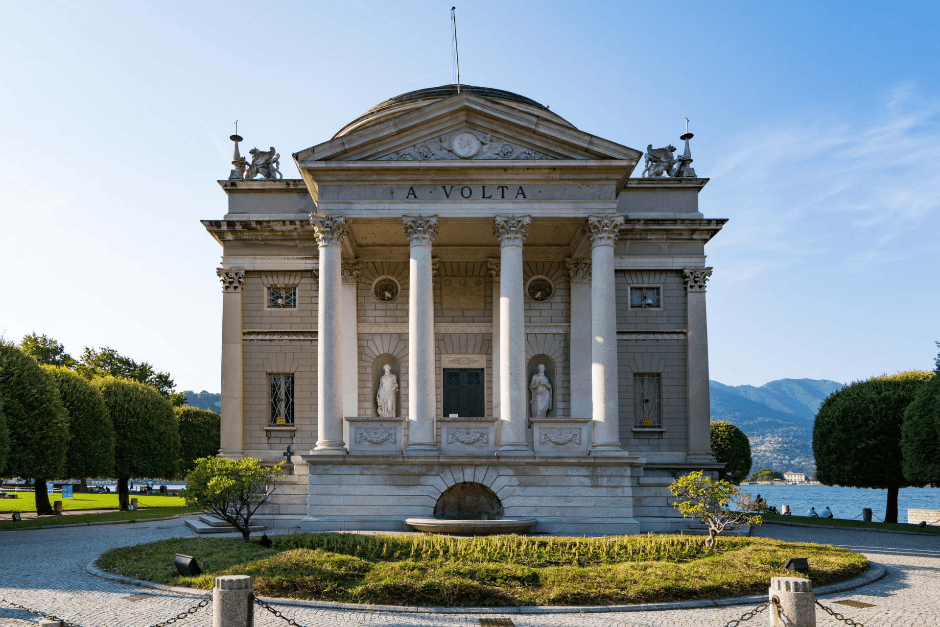 Alessandro Volta: il Cittadino Più Celebre di Como - Como 1907