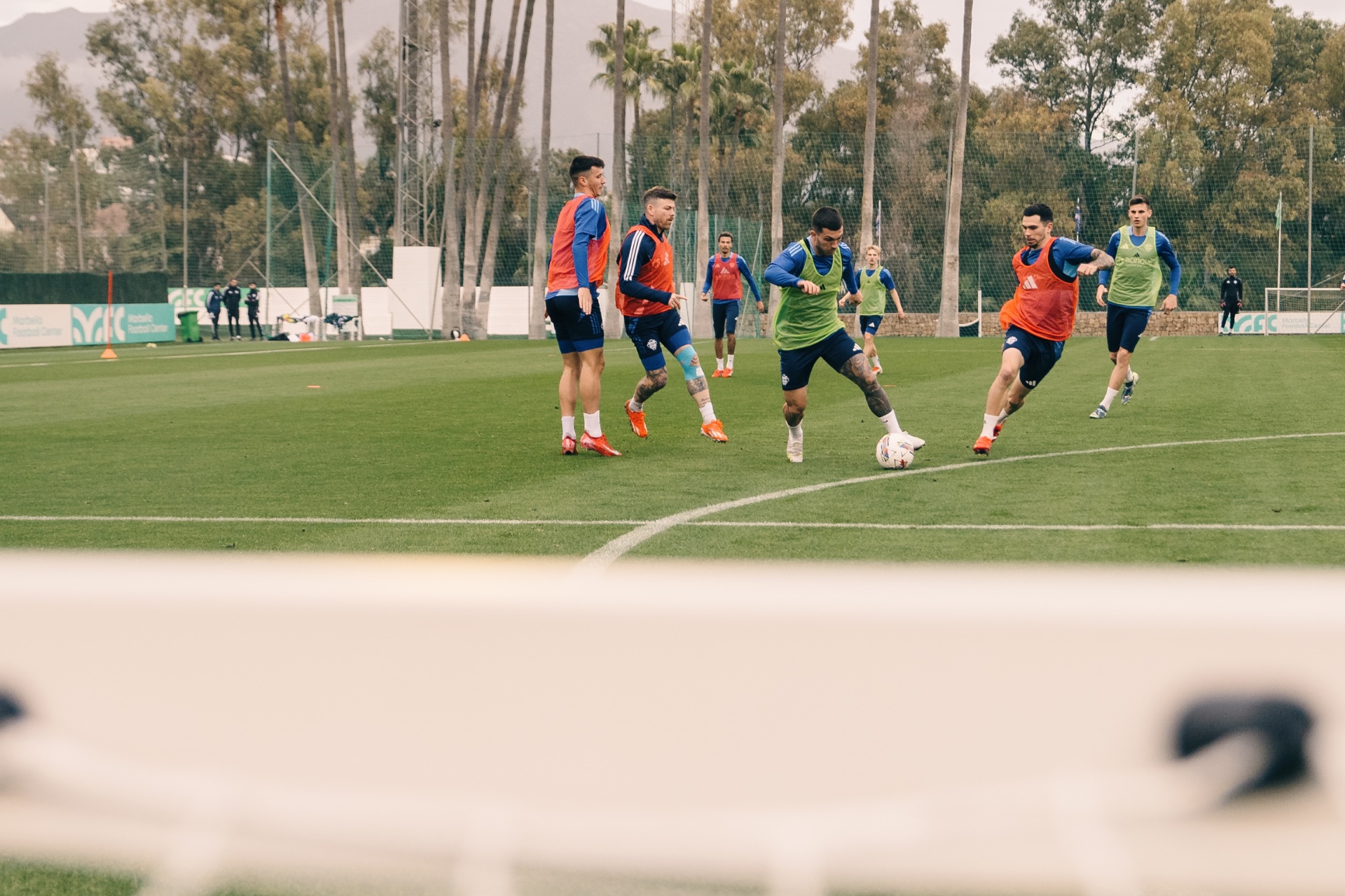 Marbella Diaries - Giorno Cinque: Pioggia, Allenamenti e Torneo di Calcio Tennis - Como 1907