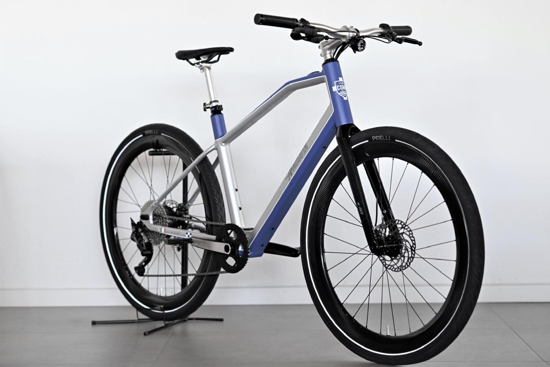 MV Agusta presenta un’esclusiva eBike personalizzata per il Como 1907 - Como 1907