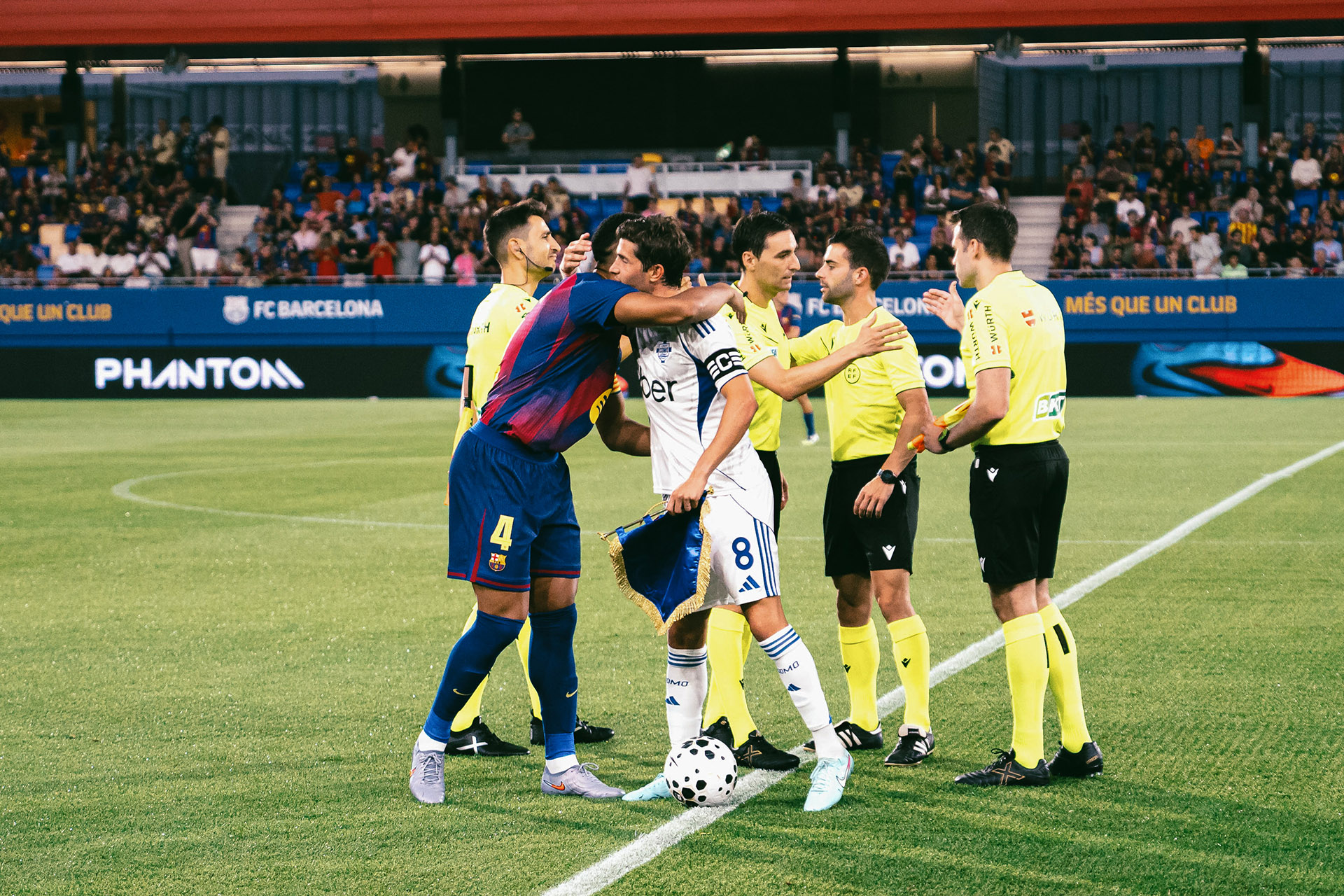 Como 1907 ha concluso la preparazione estiva con un'amichevole contro il Barça - Como 1907