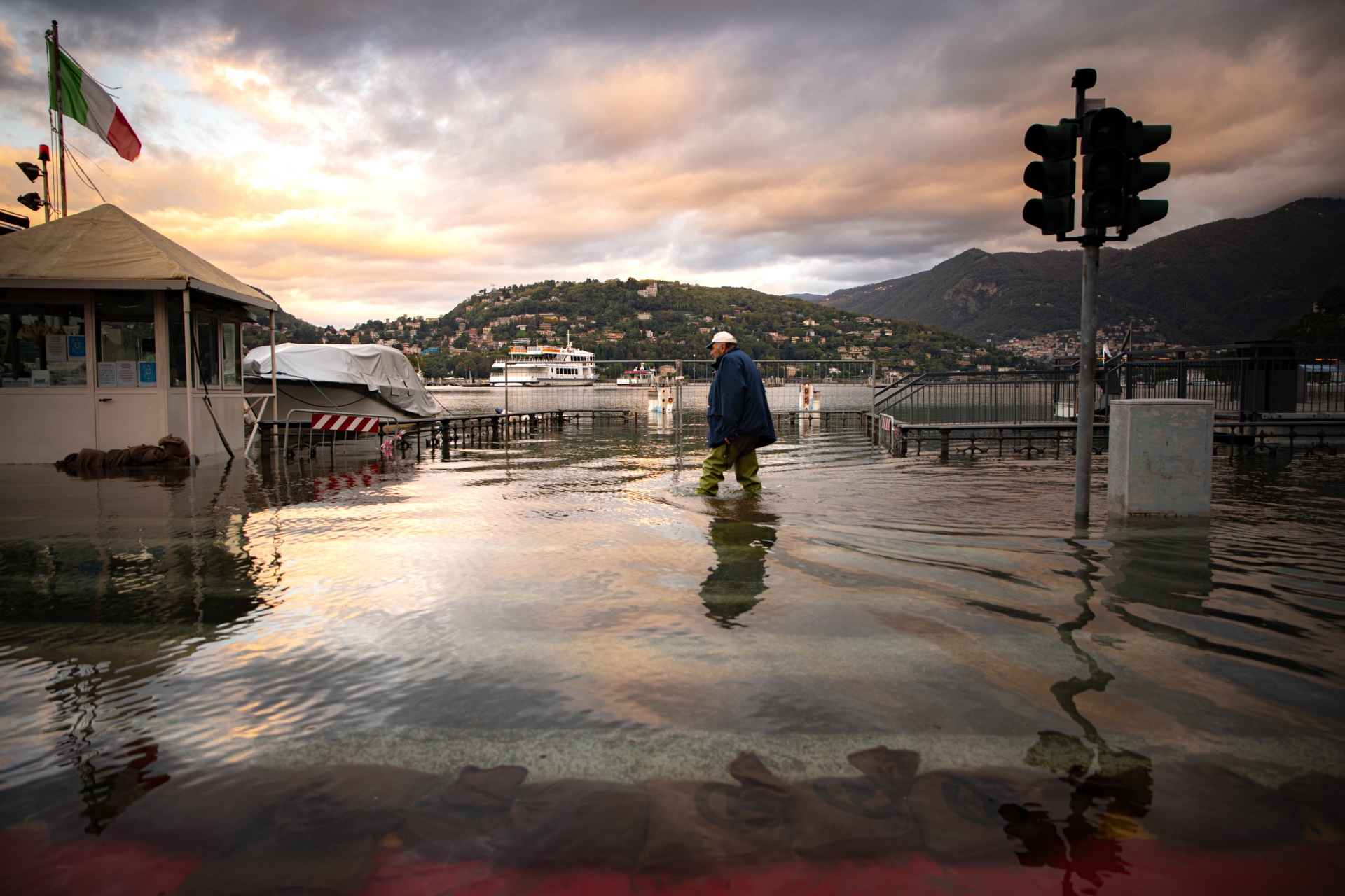 La rana che veglia su una cattedrale - Como 1907
