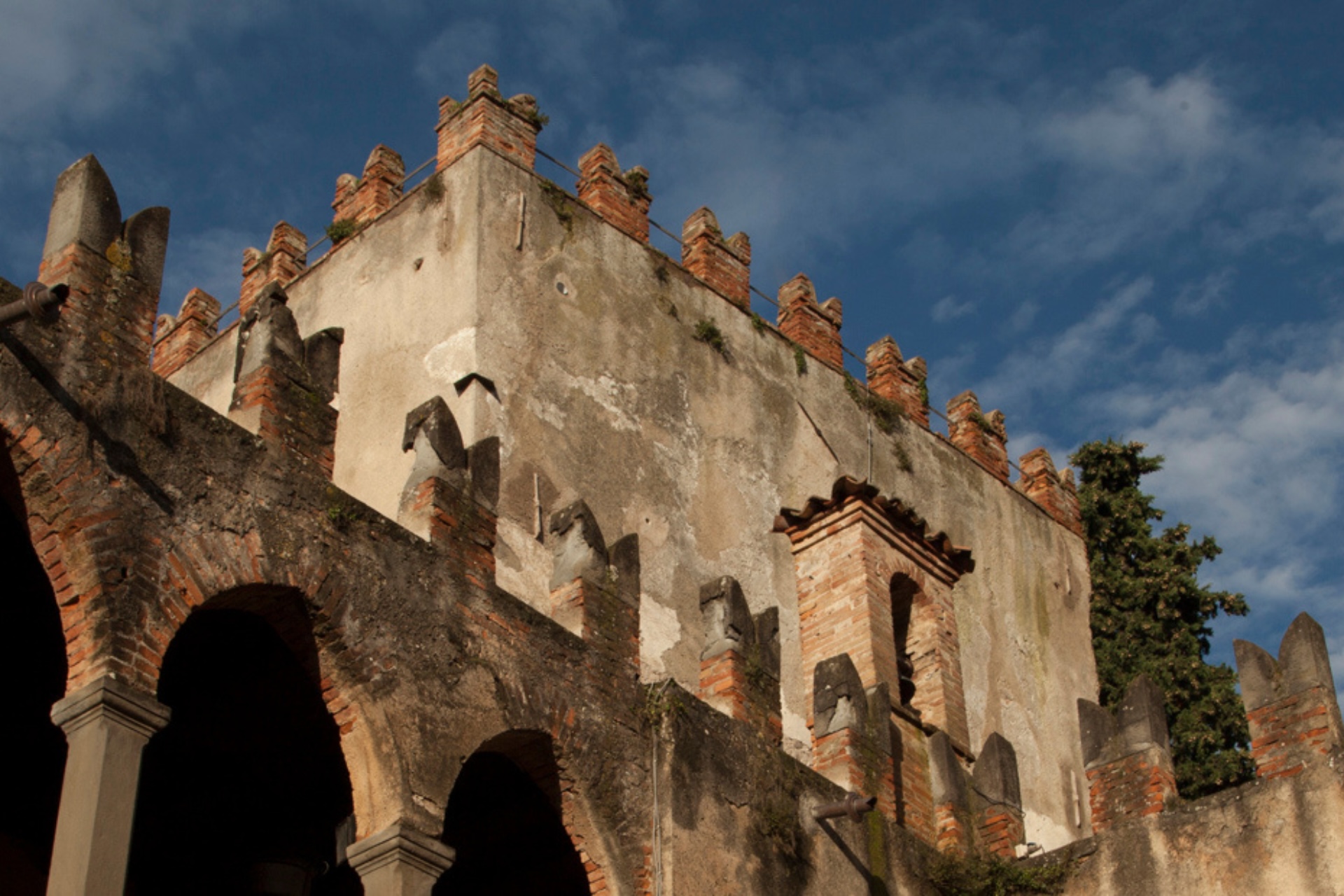 Castello di Bornato: A Living Legacy in Franciacorta - Como 1907