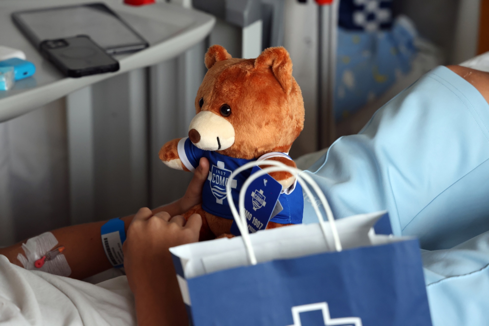 Un Natale Speciale 2025: Como 1907 Meets Young Patients at the Sant’Anna Hospital