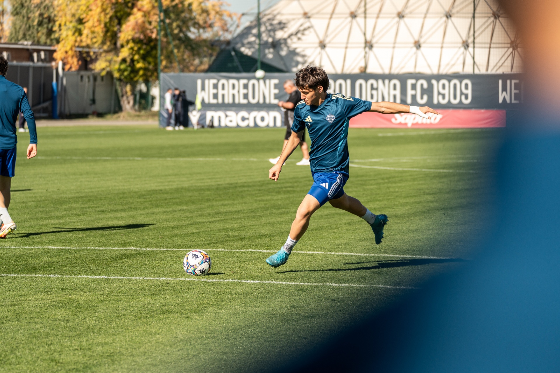 Osian Roberts e la costruzione dell’Academy di Como 1907 dall’interno verso l’esterno - Como 1907